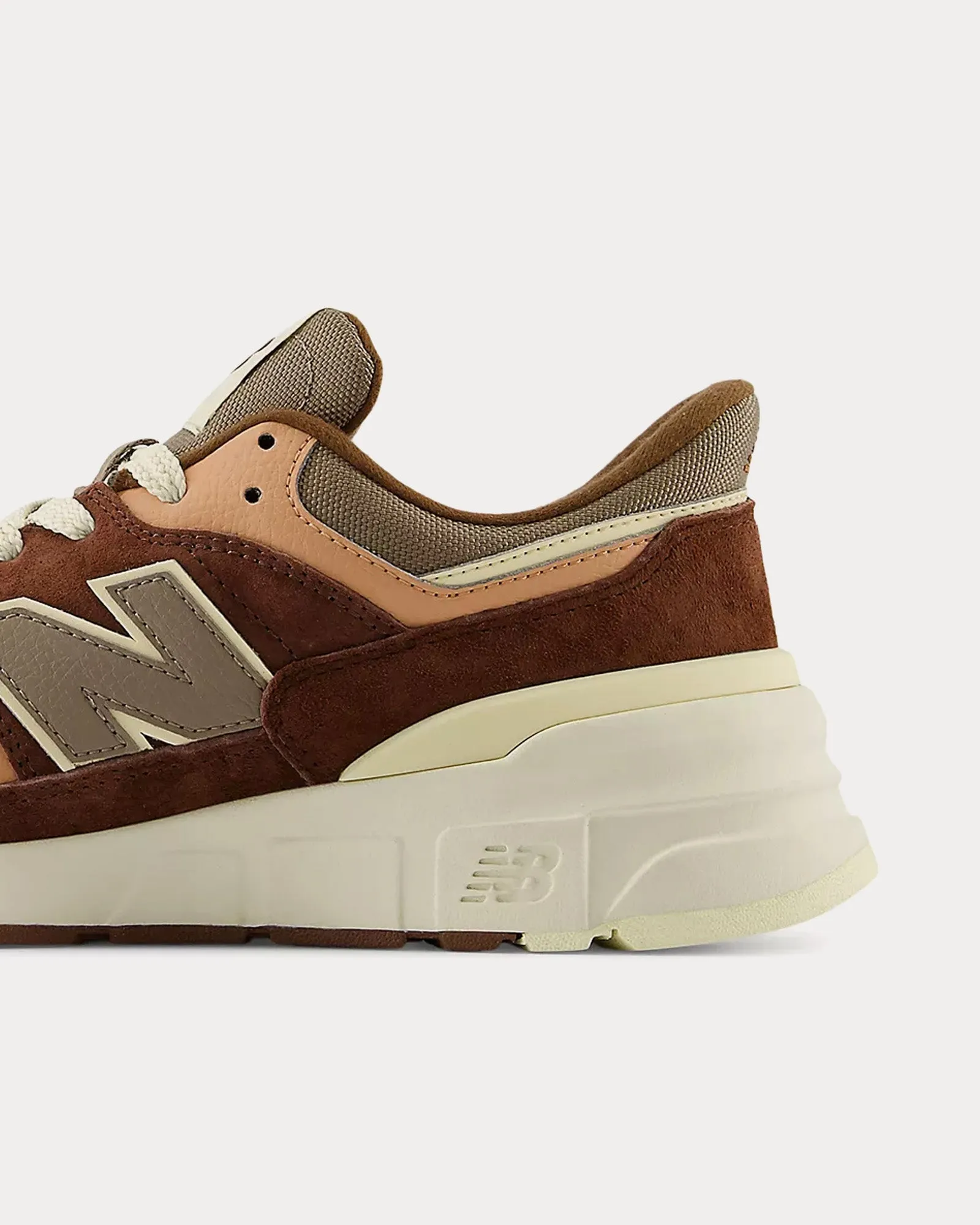 997r Rich Oak / Mushroom Low Top Sneakers