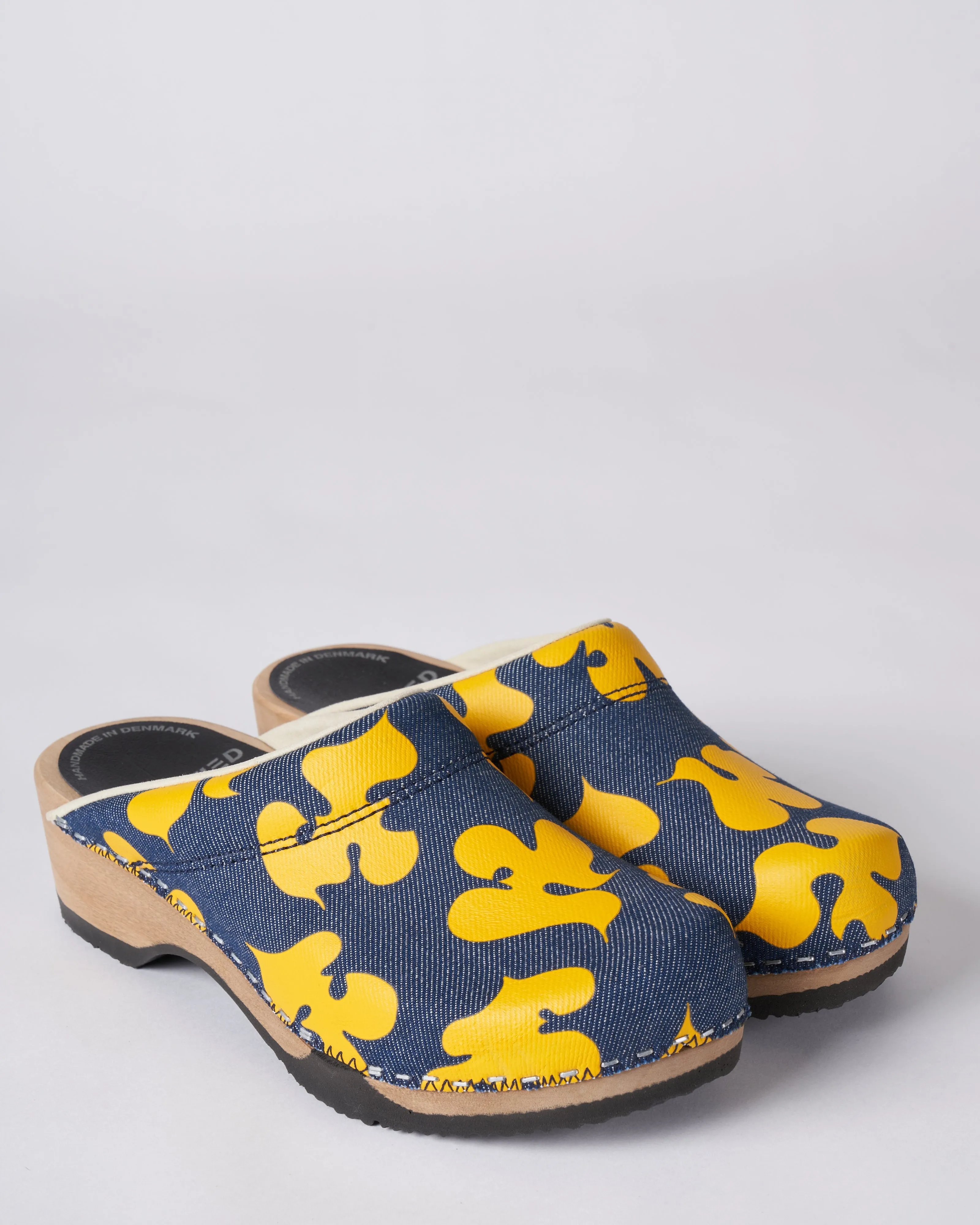 embla clog - yellow/denim