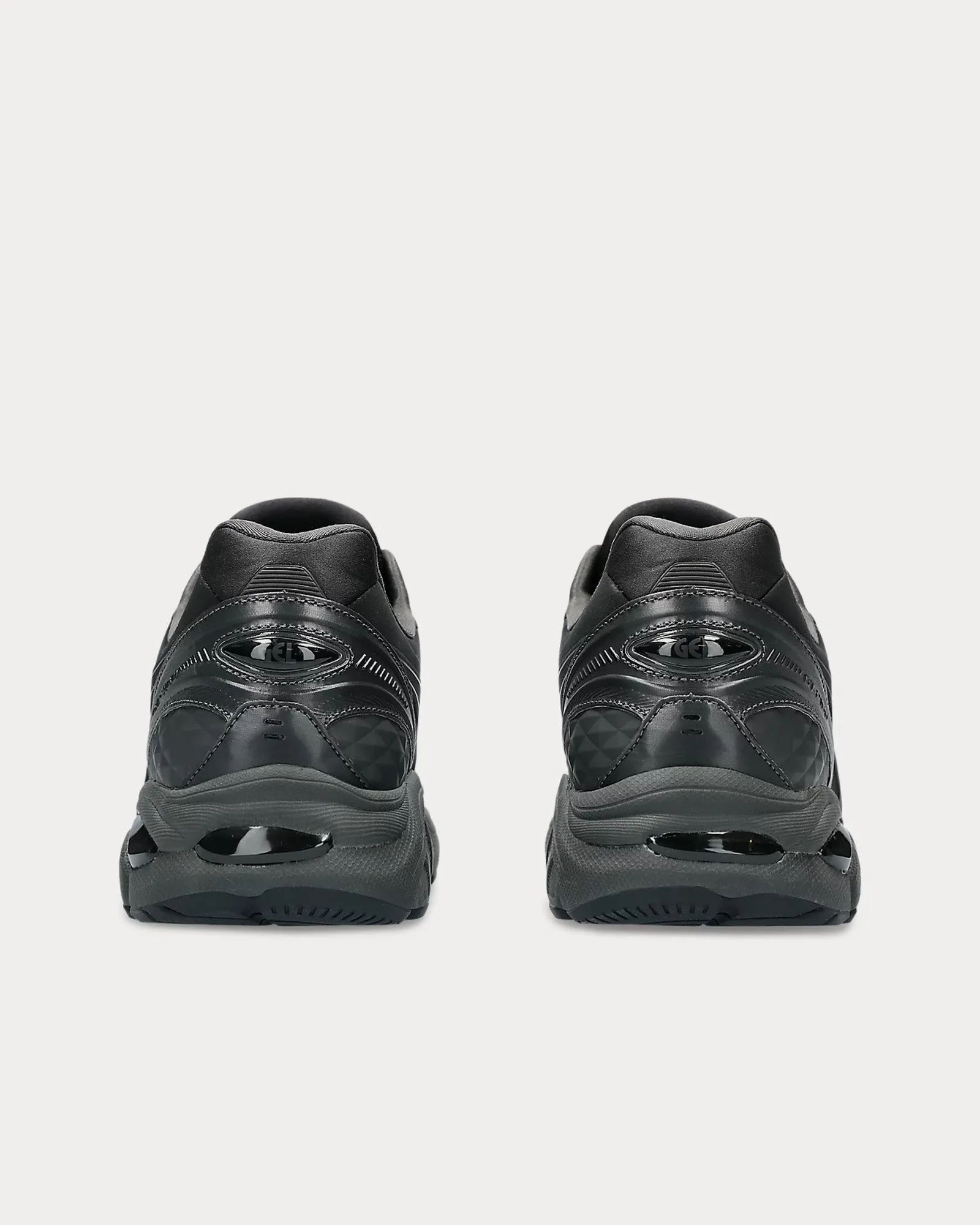 GT-2160 Earthenware Black / Graphite Grey Low Top Sneakers