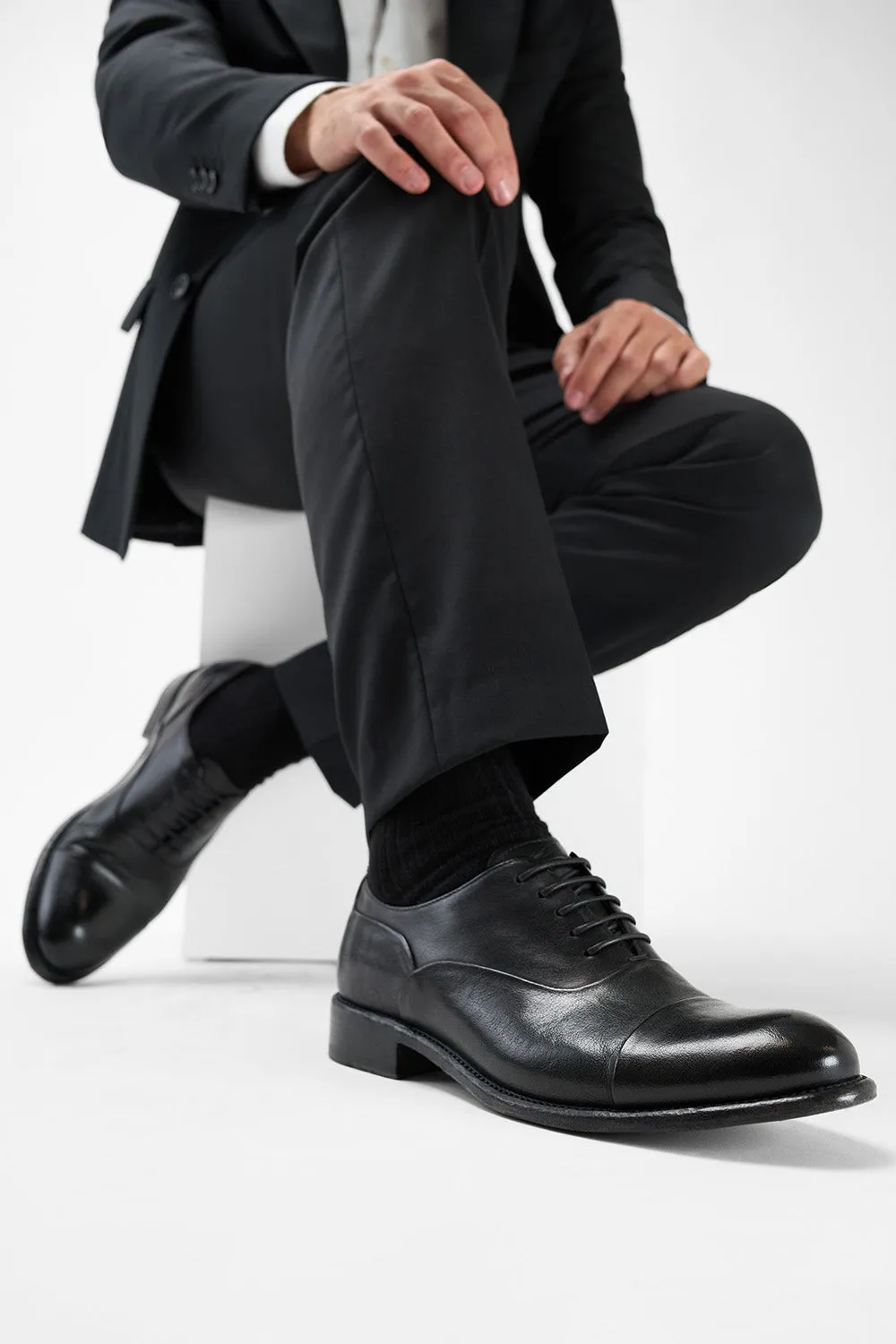 KNIGHTON iron-black oxford shoes.