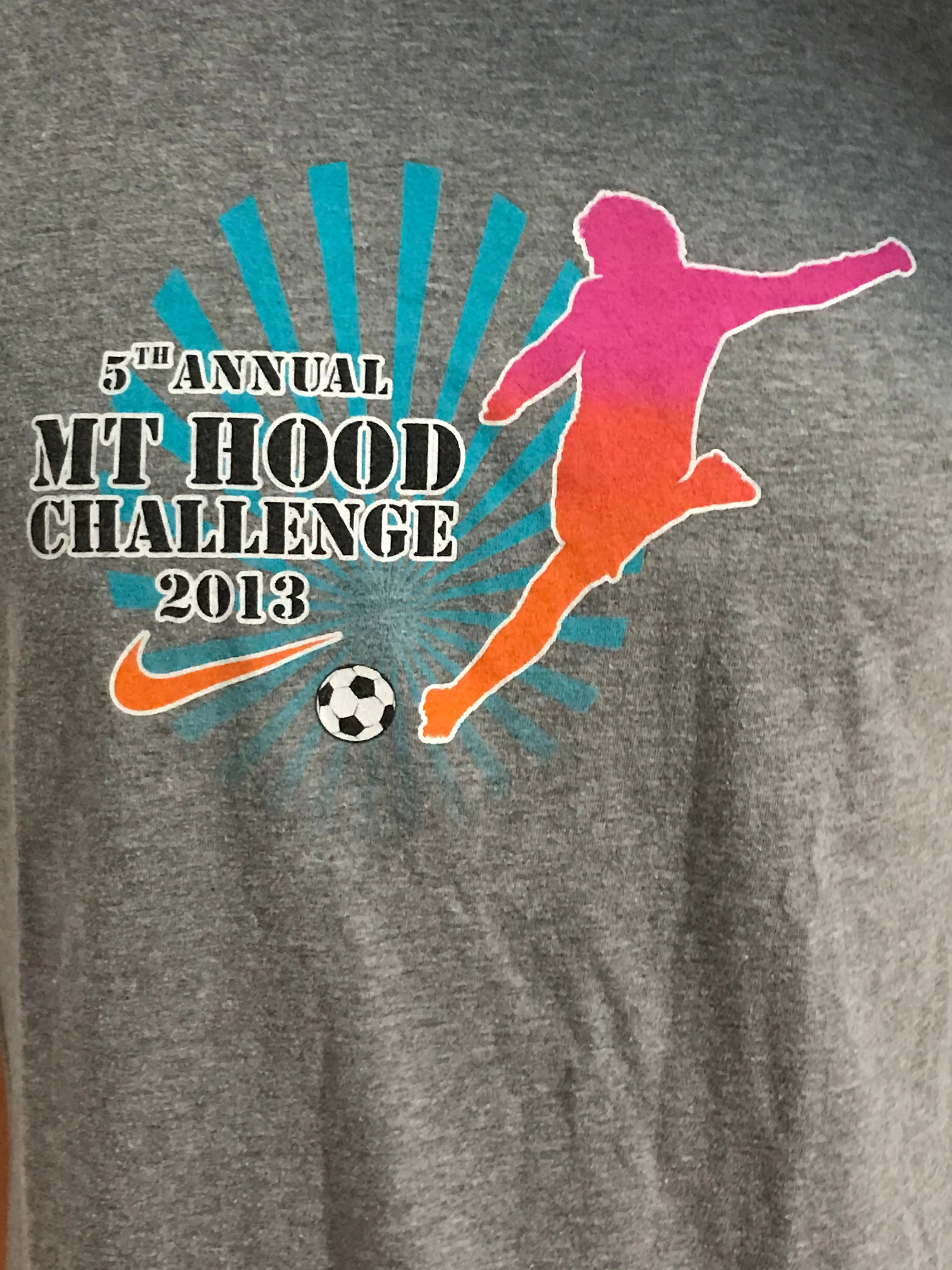 NIKE "5TH ANNUAL MT HOOD SOCCER CHALLENGE" REGULAR FIT Graphic Print Adult L Large Lrg Gray 2013 T-Shirt Tee Shirt